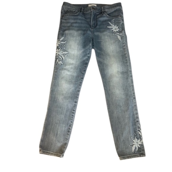 Loft ladies jeans size 6 flower embroidered. Straight leg size 6/28. - Picture 1 of 11